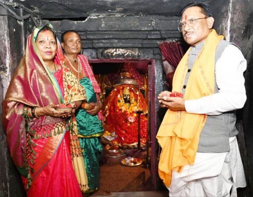 CM विष्णुदेव साय ने मां दंतेश्वरी की पूजा-अर्चना कर प्रदेशवासियों की सुख-समृद्धि और खुशहाली की कामना की