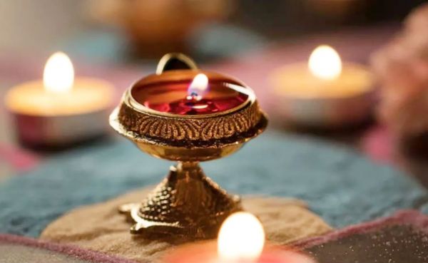 दीपक जलाने का है विशेष महत्व