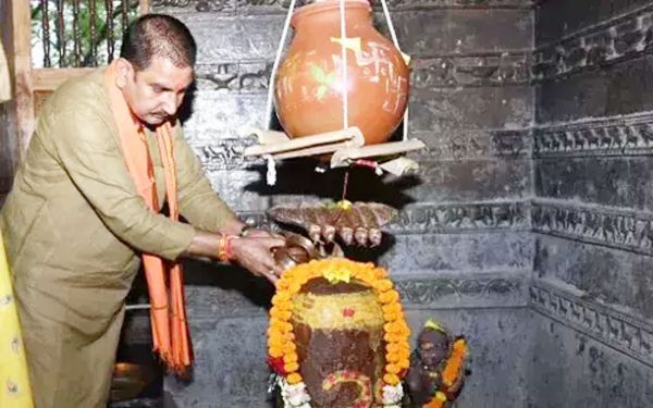 केंद्रीय राज्यमंत्री तोखन साहू ने सोमनाथ धाम में किए दर्शन