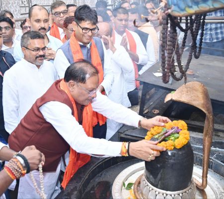 श्री श्री 108 श्री सत्यनारायण बाबा धाम कोसमनारा में पहुंचे मुख्यमंत्री साय