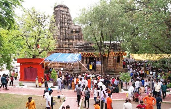भोरमदेव मंदिर में भोले बाबा के भक्तों की उमड़ी भीड़