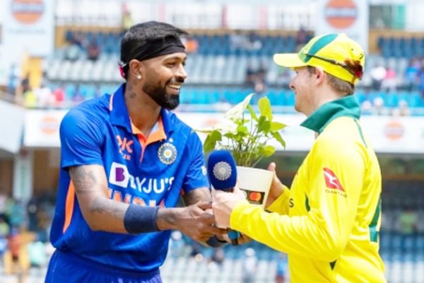 भारत ने टॉस जीतकर किया गेंदबाजी का फैसला