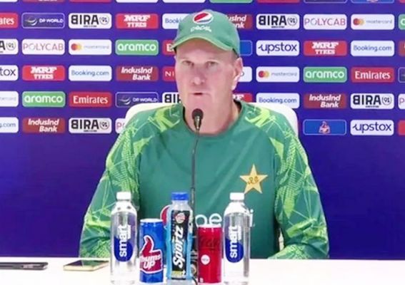 ग्रांट ब्रैडबर्न न्यूजीलैंड दौरे से पहले पाकिस्तान क्रिकेट टीम से अलग हो गए
