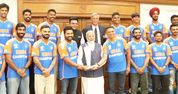 PM मोदी ने अपने आवास पर टी20 वर्ल्ड कप विजेता भारतीय क्रिकेट टीम से की मुलाकात