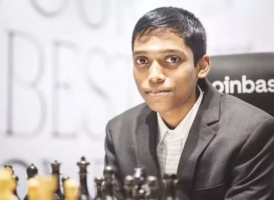 रमेशबाबू प्रग्गनानंद ने विश्व नंबर 1 शतरंज में पहली जीत की हासिल