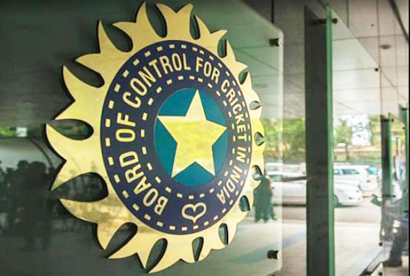 BCCI का सख्त रुख, खिलाड़ियों के परिवार के साथ दौरे पर जाने पर रोक लगाई : सूत्र