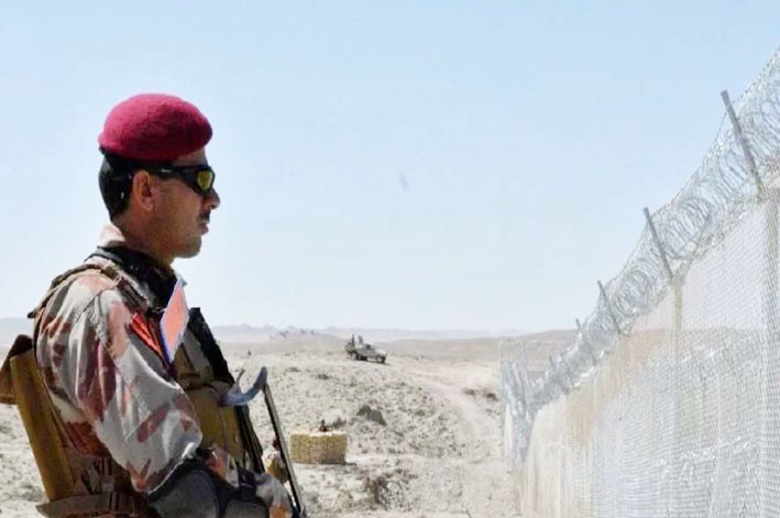 पाकिस्तानी सेना ने अफगानिस्तान की सीमा पर छापेमारी के दौरान 4 आतंकवादियों को मारा