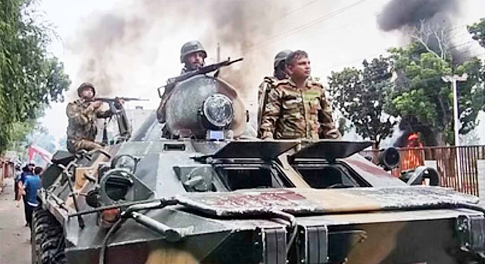 बांग्लादेश में भड़की हिंसा, 4 लोगों की मौत