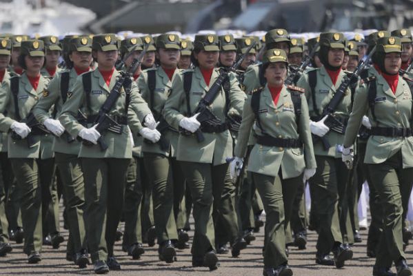  इस देश के सेना ने महिला कैडेट्स के वर्जिनिटी टेस्ट्स को खत्म करने की घोषणा 