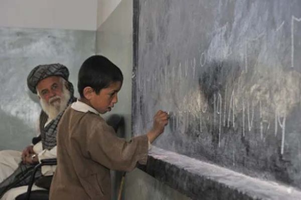 तालिबान ने खोला स्कूल ,लड़कियों के लिए नो एंट्री
