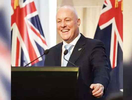 न्यूज़ीलैंड की नई सरकार ने शपथ ली, क्रिस्टोफर लक्सन बने प्रधानमंत्री