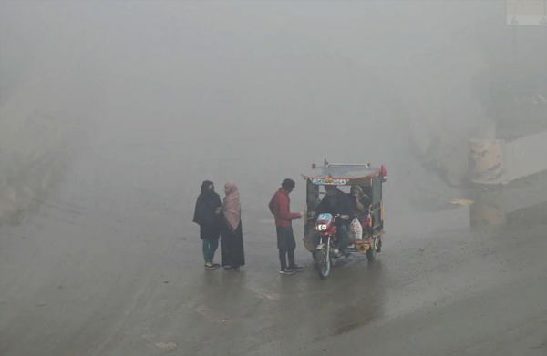 लाहौर में पहली बार धुंध को साफ करने कृत्रिम वर्षा का इस्तेमाल
