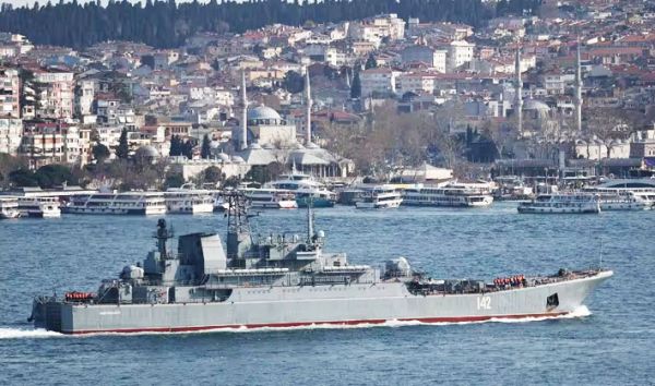 यूक्रेन ने क्रीमिया में रूसी लैंडिंग जहाज पर किया हमला