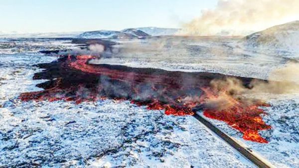 आइसलैंड में ज्वालामुखी विस्फोट से गर्म पानी की आपूर्ति बाधित