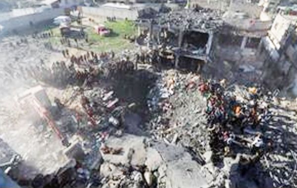 मध्य गाजा पर इजराइली बमबारी में 40 की मौत, 100 घायल : हमास