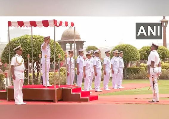 रॉयल थाई नेवी कमांडर को राष्ट्रीय युद्ध स्मारक पर गार्ड ऑफ ऑनर मिला