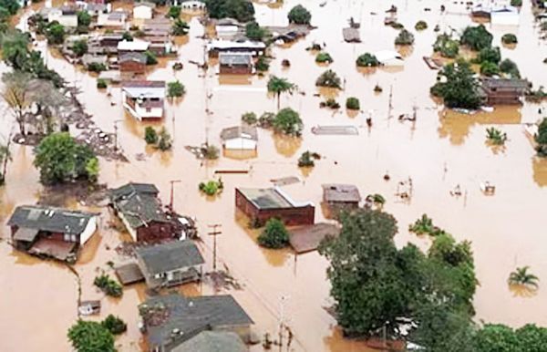 ब्राजील में भारी बारिश के बाद बाढ़ ने मचाया कहर