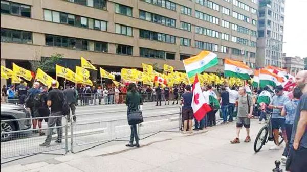 समर्थकों ने कनाडा में भारतीय राजनयिक के खिलाफ प्रदर्शन किया