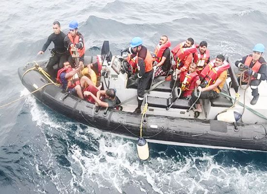 ओमान तट से बचाए गए 8 भारतीय तट पर पहुँचे