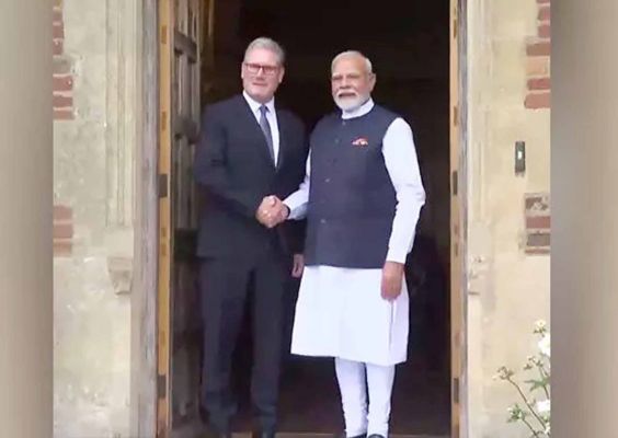 प्रधानमंत्री मोदी ने लंदन में ब्रिटेन के प्रधानमंत्री कीर स्टारमर से मुलाकात की